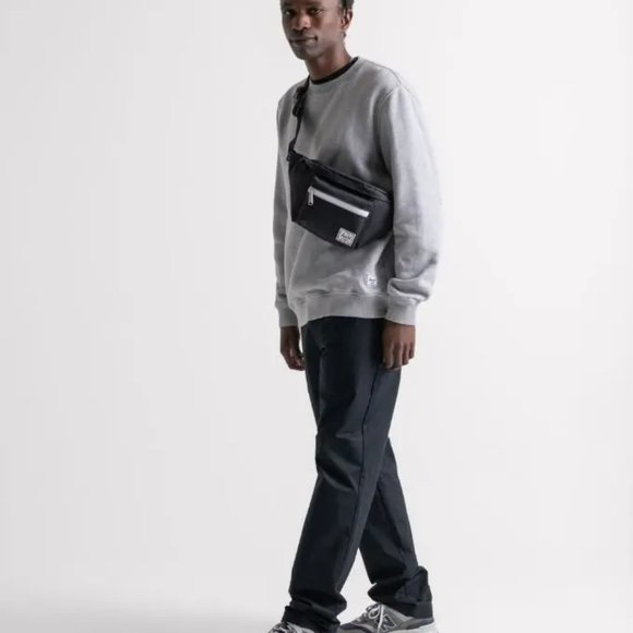 NWT Herschel Seventeen Hip Pack - Picture 6 of 6